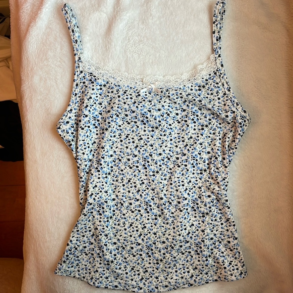 Lace and bow flower top